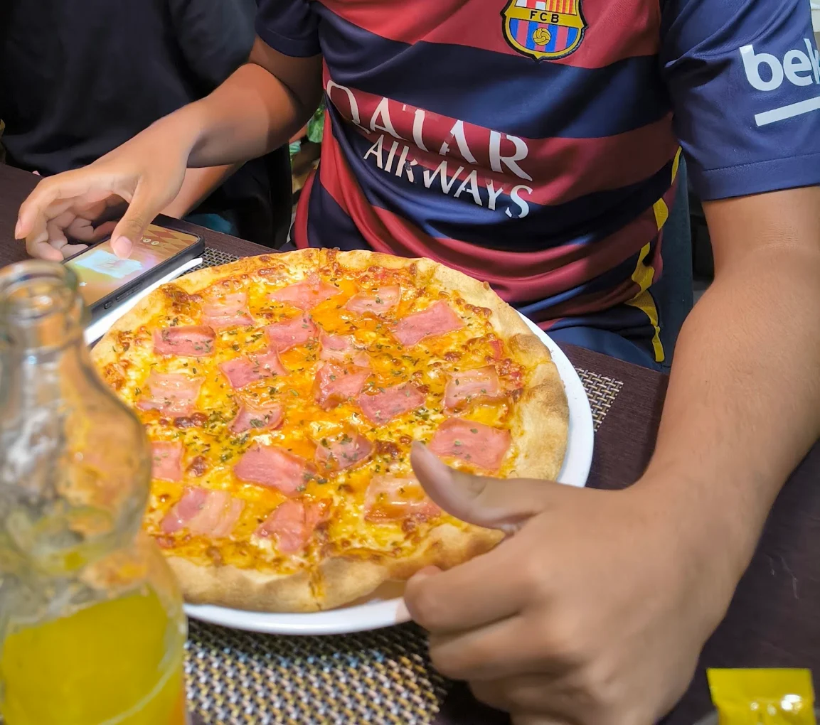 Stone-Baked Pizza Albir