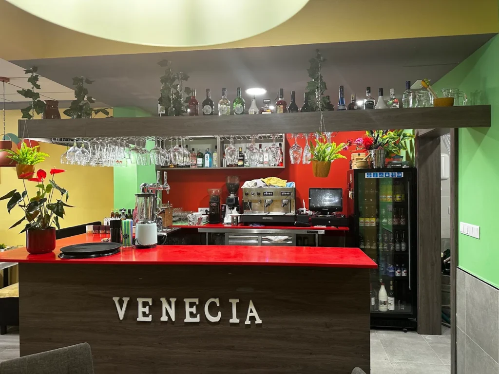 About Venecia Pizzeria Albir